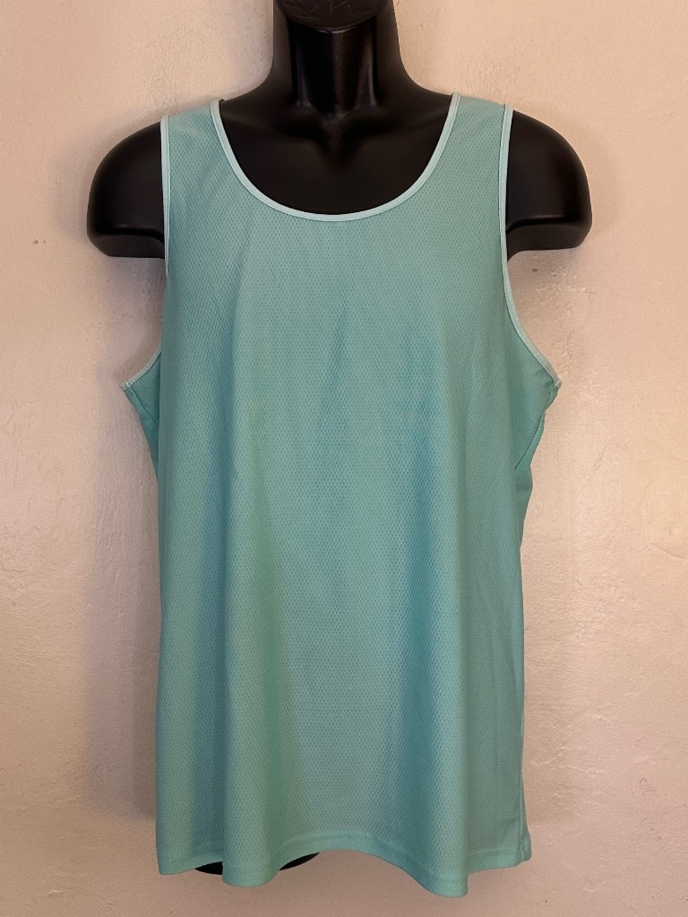 Steele Tank Top Medium Gently worn Poly blend fabric tag 20.5" armpit to armpit